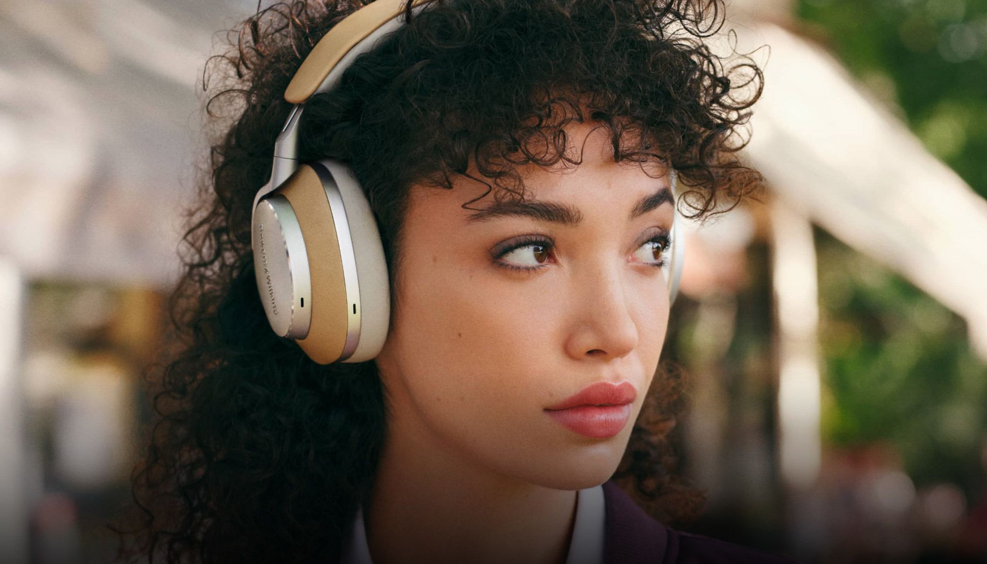 B_W_Headphones