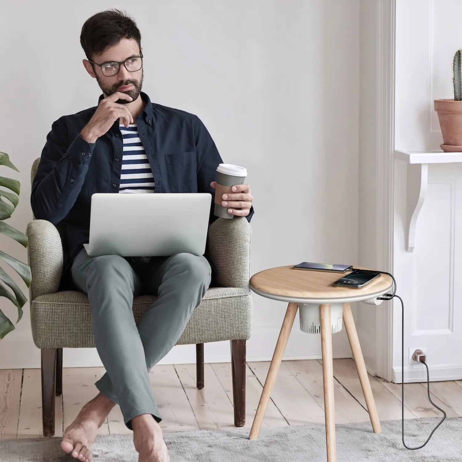 MOMAX Cymbal Coffee Table with Lightning Effects, Magnetic Charging & Wireless Speaker