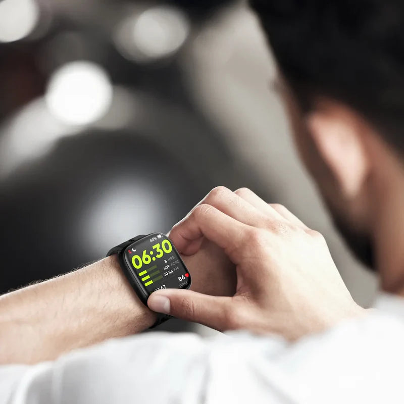 MOMAX 1‑Wear Smart Watch (Black)